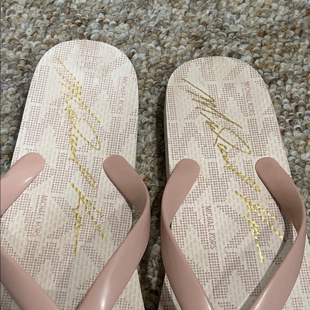 Michael Kors Blush Pink Signature Logo Flip Flop Sandals Size 8 - Picture 3 of 11